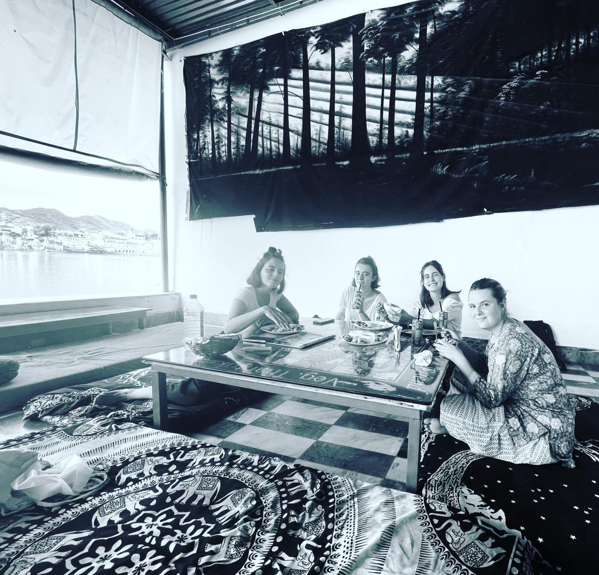 Doctor Alone Hostel Pushkar Ngoại thất bức ảnh